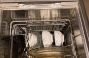 洗碗机漏水的原因及解决方法（厨房洗碗机漏水）