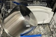 如何正确使用洗碗机清洗餐具（洗碗机清洗的步骤和技巧）