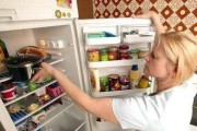 解决冰柜异味问题的有效方法（探索冰柜异味根源）