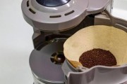 咖啡机萃取器坏了怎么维修（解决咖啡机萃取器故障的有效方法）