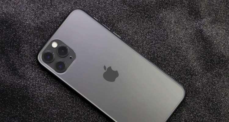 iPhone13（深入剖析苹果最新旗舰手机的功能与性能）