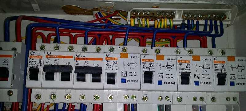 复印机开关跳闸解决方法（应对复印机开关跳闸的实用技巧）